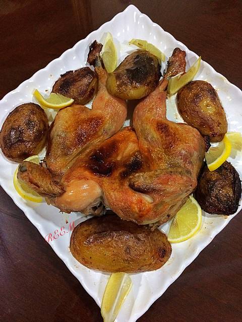 طريقة دجاج وبطاطا بالفرن صلصة 197221652.jpg