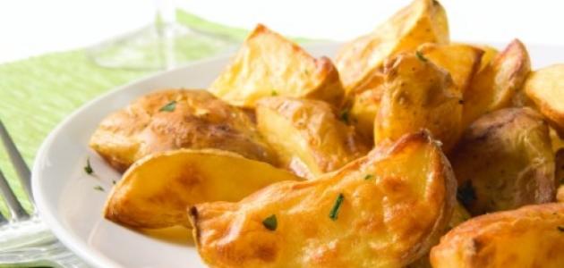 طريقة بطاطس ودجز بالثوم والبارميزان 225335626.jpg